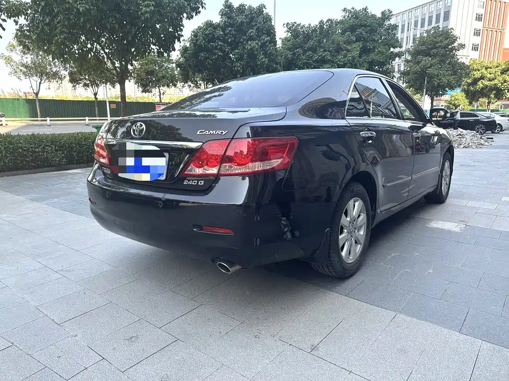 Toyota Camry 2010 — фото 7