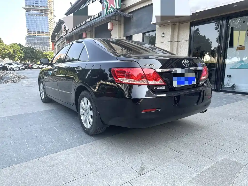 Toyota Camry 2010 — фото 8