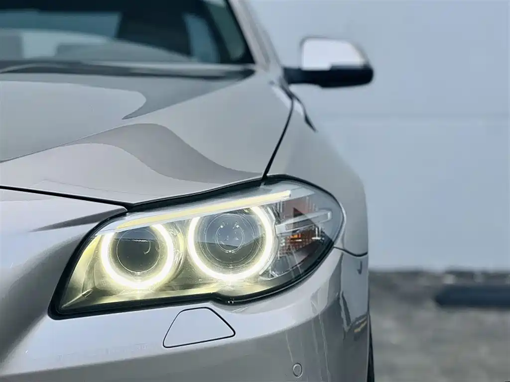 BMW 5 Series 2015 — фото 24