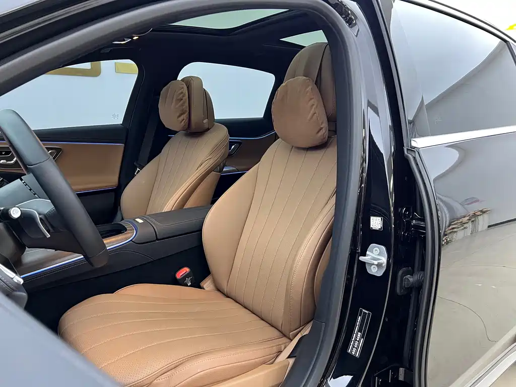 Mercedes-Benz E-Class 2025 — фото 11