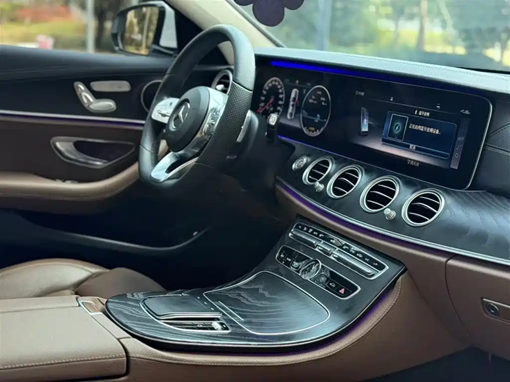 Mercedes-Benz E-Class 2019 — фото 11