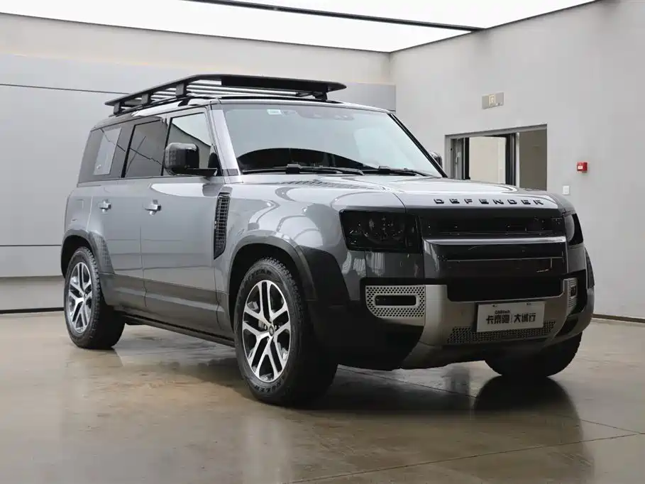 Land Rover Defender 2023 — фото 26