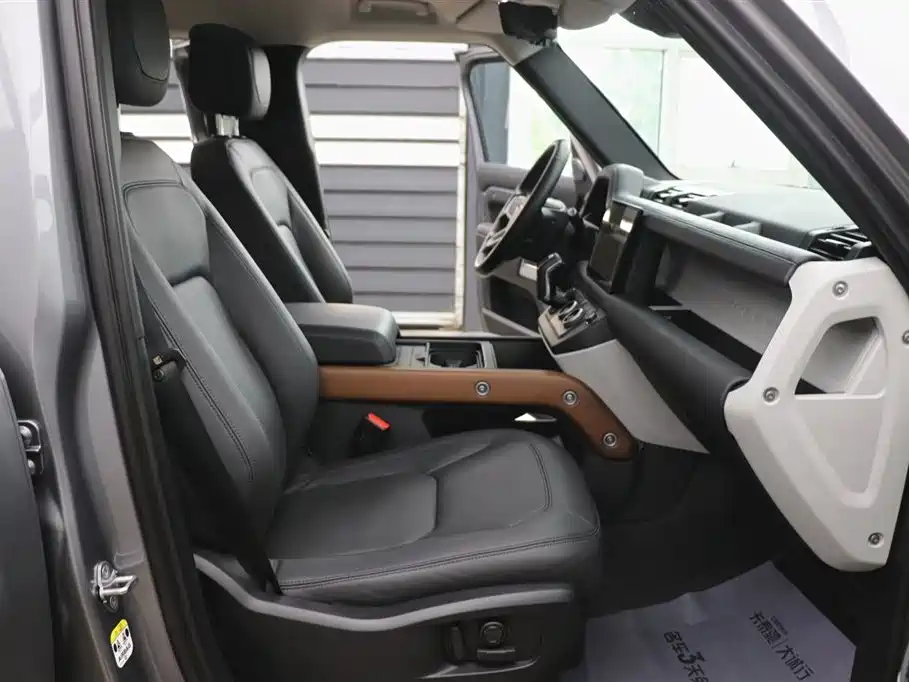 Land Rover Defender 2023 — фото 24