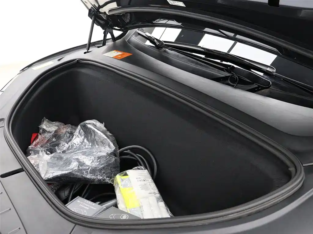 Tesla Model X 2017 — фото 17