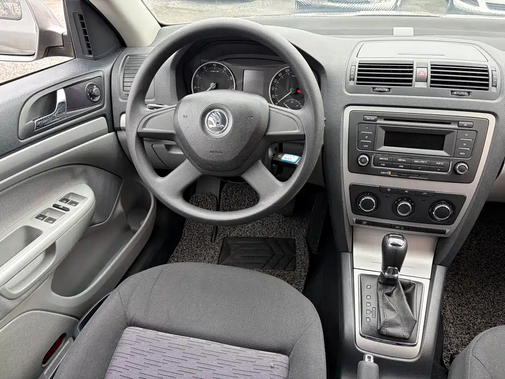 Skoda Octavia 2014 — фото 11
