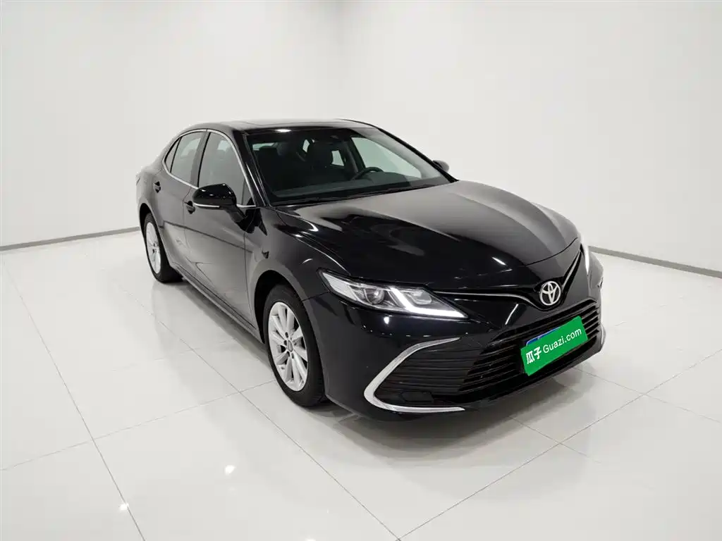 Toyota Camry 2023 — фото 4