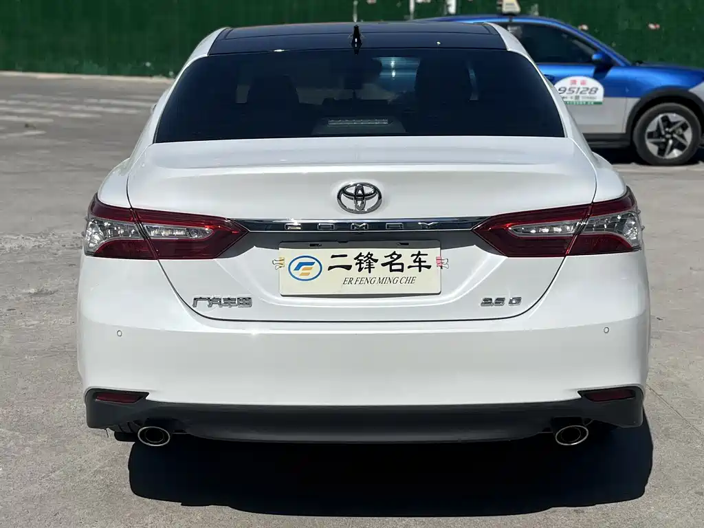 Toyota Camry 2022 — фото 8