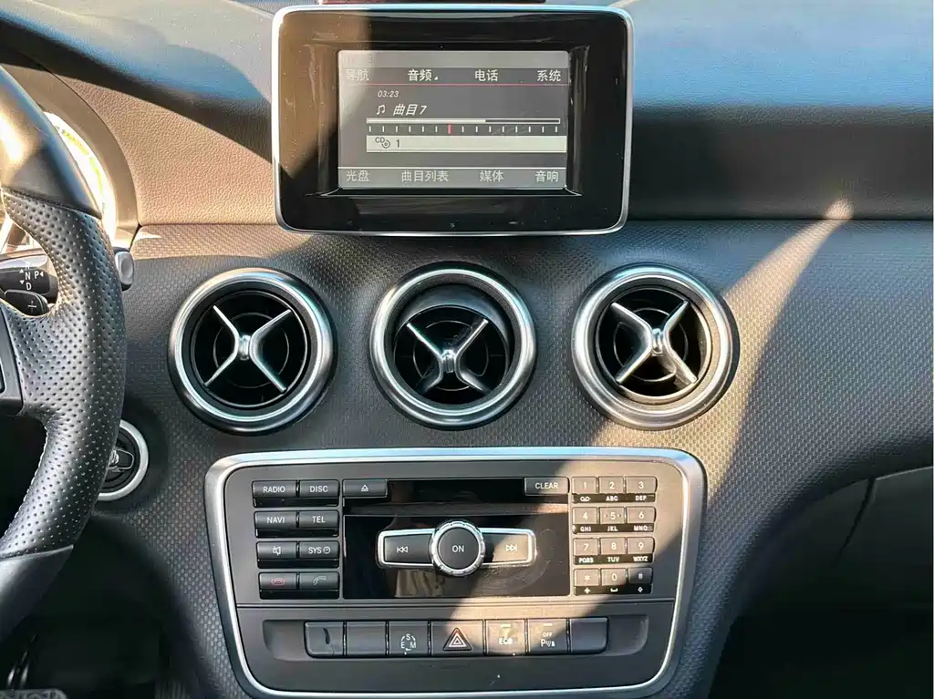 Mercedes-Benz A-Class 2015 — фото 16