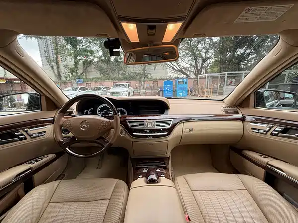 Mercedes-Benz S-Class 2010