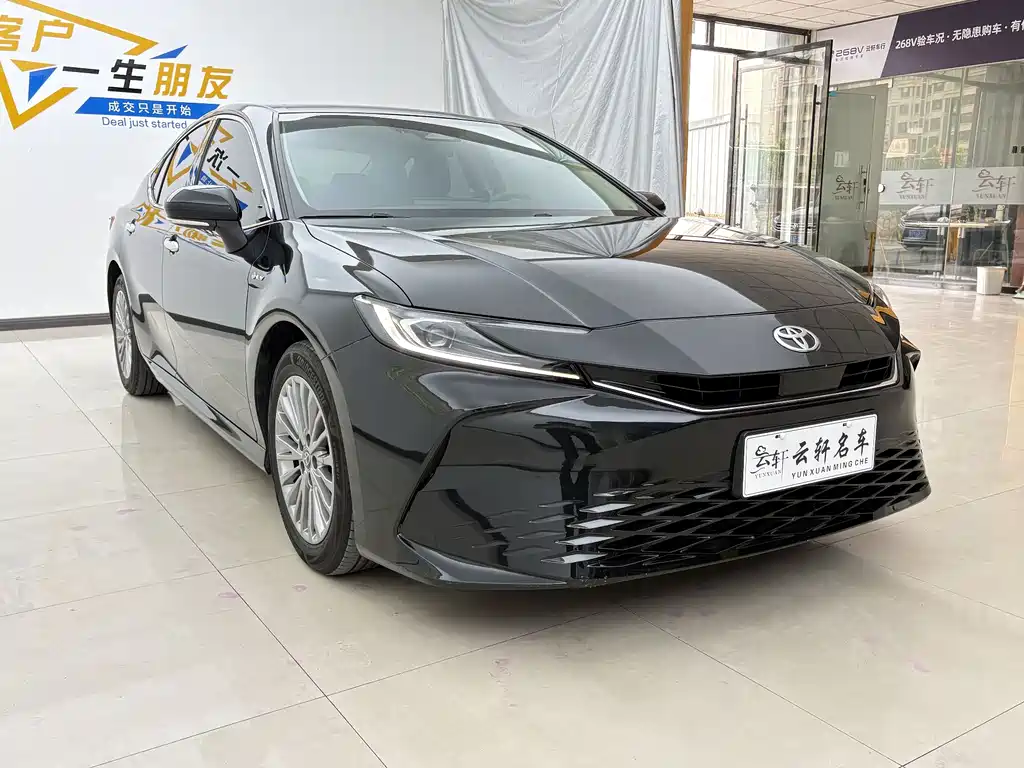 Toyota Camry 2025 — фото 3