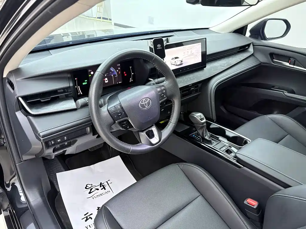 Toyota Camry 2025 — фото 7
