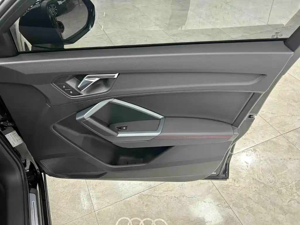 Audi Q3 2023 — фото 12