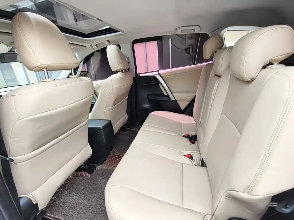 Toyota RAV4 2015 — фото 6