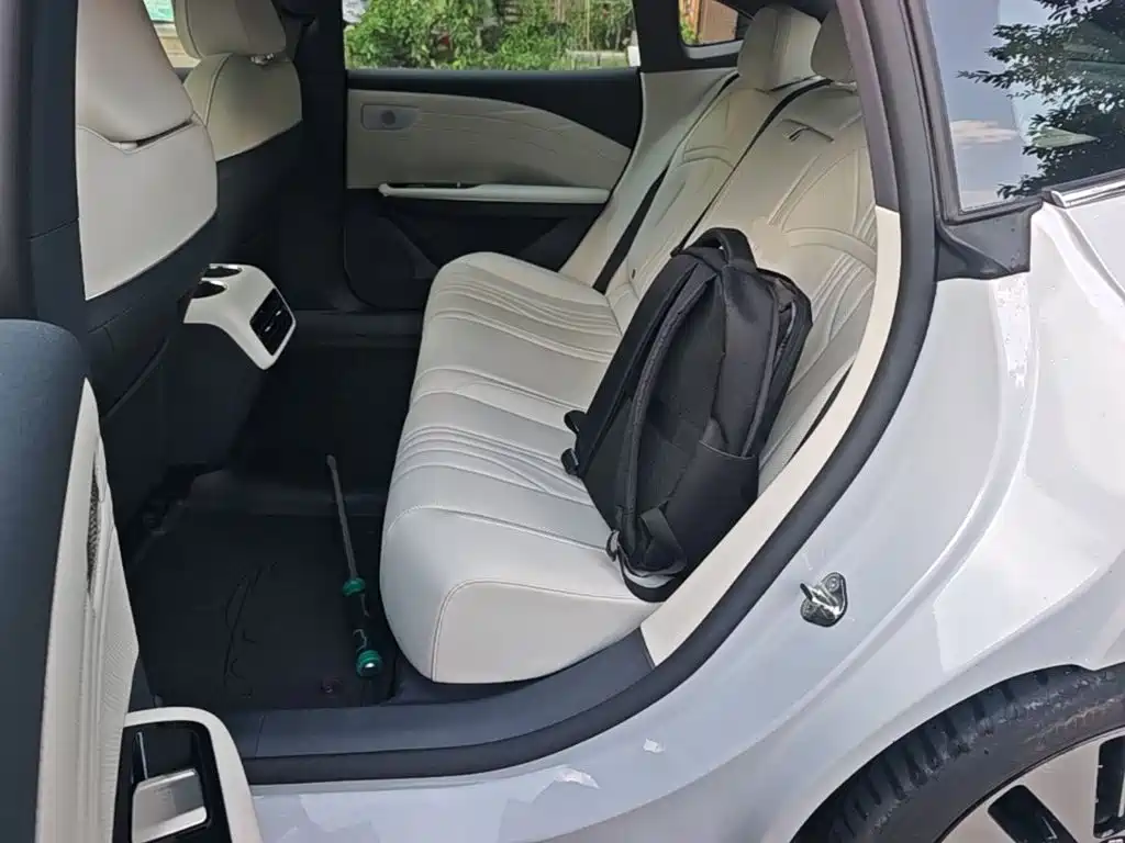 Geely Galaxy E8 2024 — фото 17