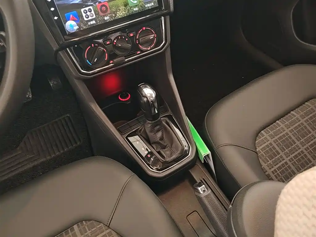 Volkswagen Jetta 2018 — фото 14