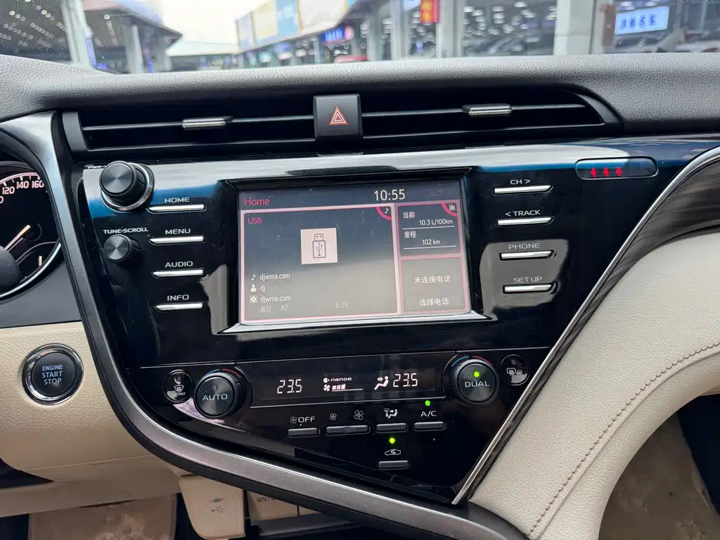 Toyota Camry 2018 — фото 18