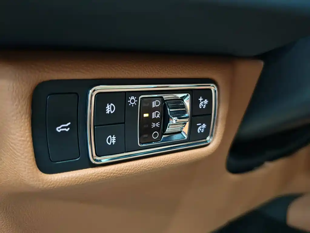 Lincoln Aviator 2020 — фото 27