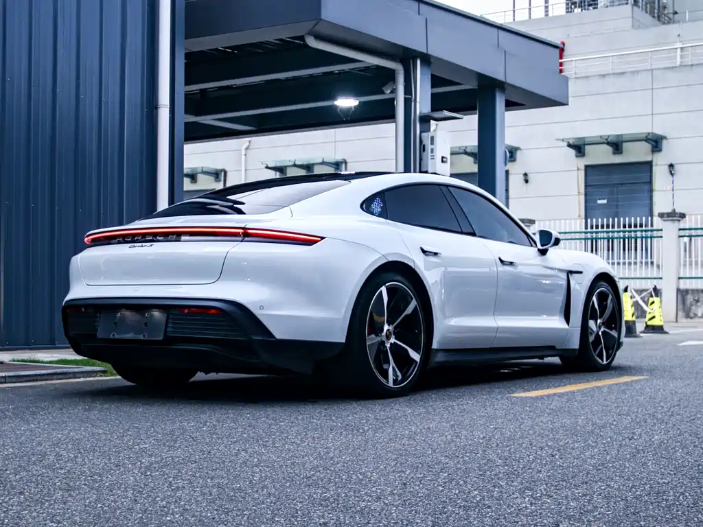 Porsche Taycan 2021 — фото 9