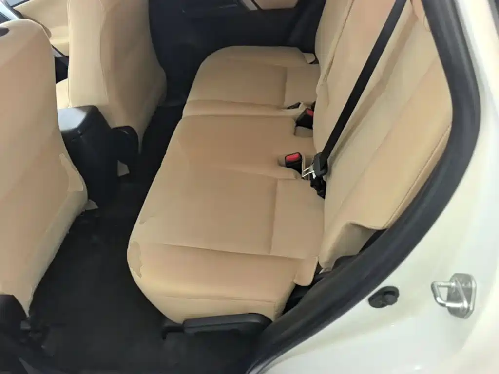 Toyota RAV4 2018 — фото 17