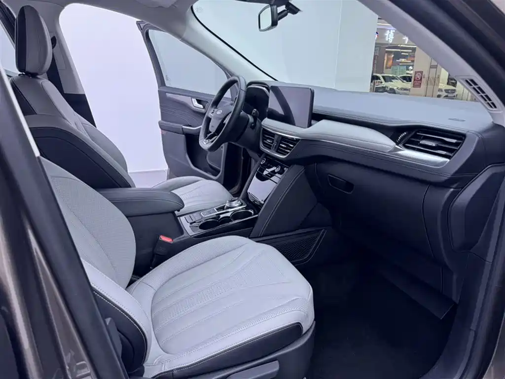 Ford Escape 2020 — фото 17