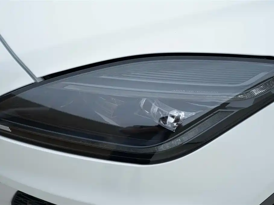 Jaguar E-PACE 2024 — фото 14