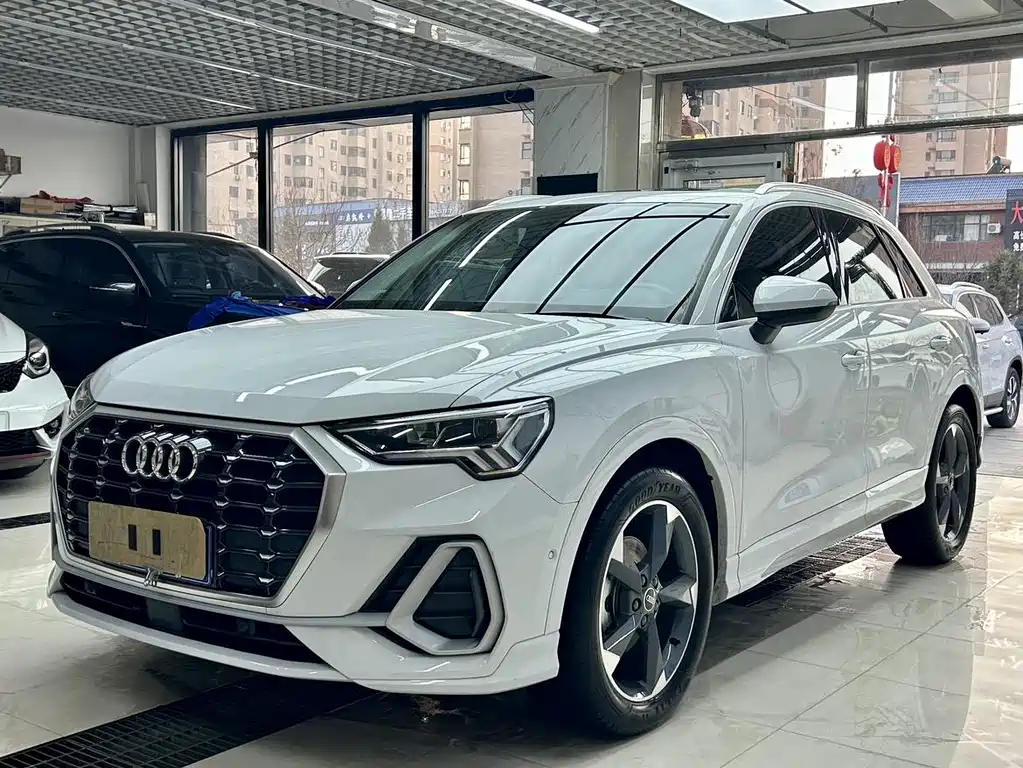 Audi Q3 2023 — фото 1
