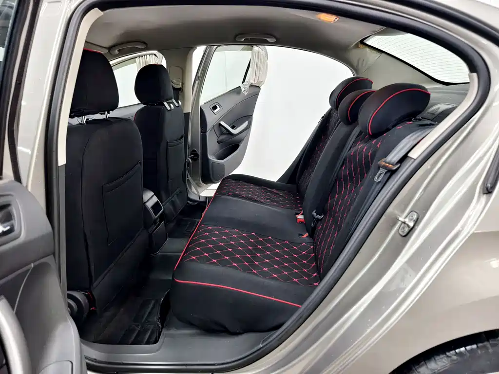 Peugeot 408 2013 — фото 12