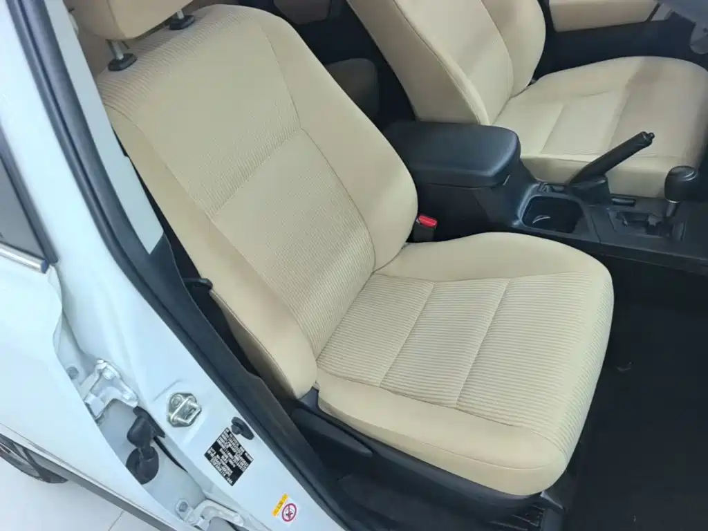 Toyota RAV4 2018 — фото 25