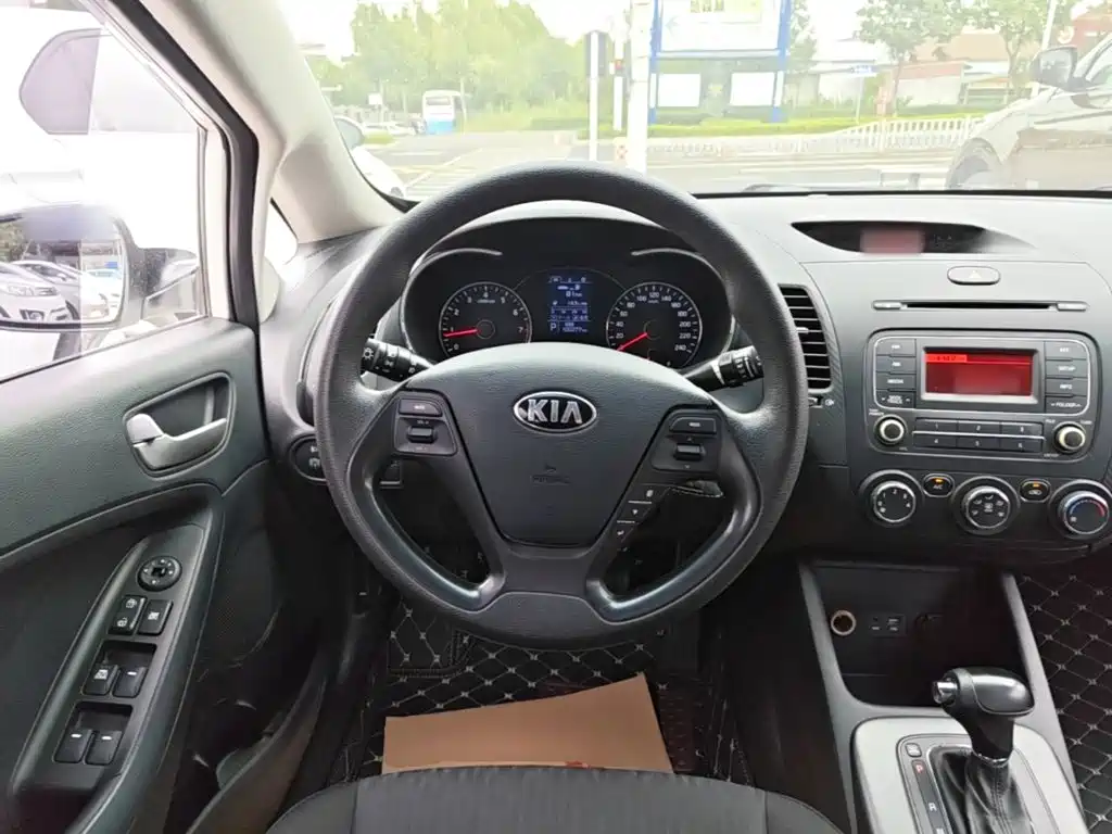 Kia K3 2015 — фото 11