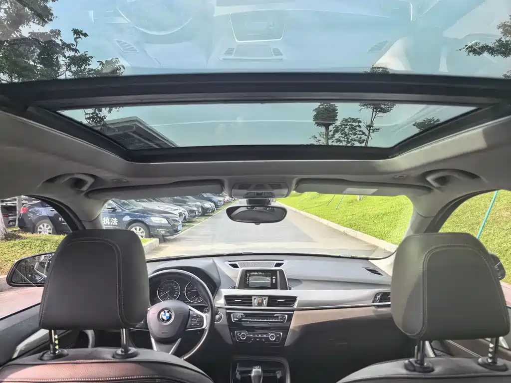 BMW X1 2016 — фото 12