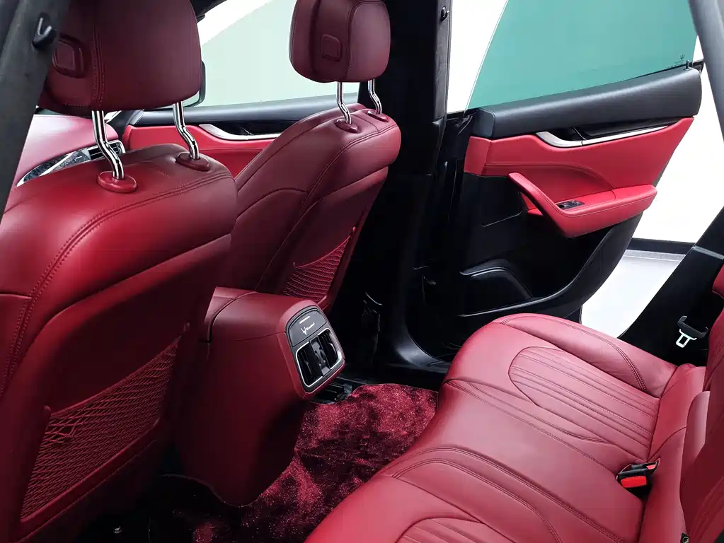 Maserati Levante 2016 — фото 24