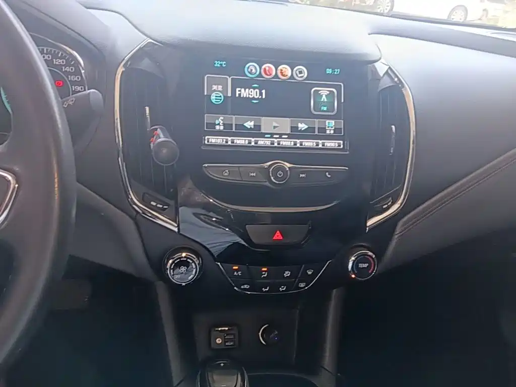Chevrolet Cruze 2018 — фото 13