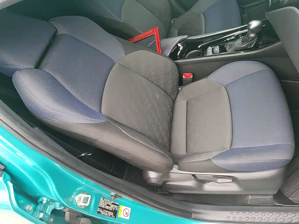 Toyota C-HR 2019 — фото 24