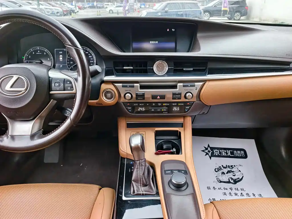 Lexus ES 2018 — фото 13
