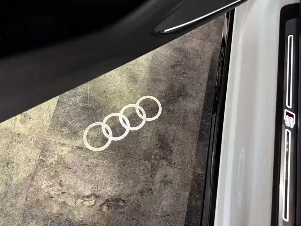 Audi A4L 2024 — фото 9