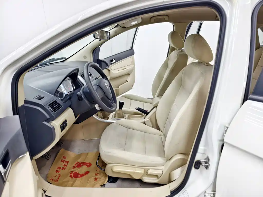 BAIC E-Series 2015 — фото 10
