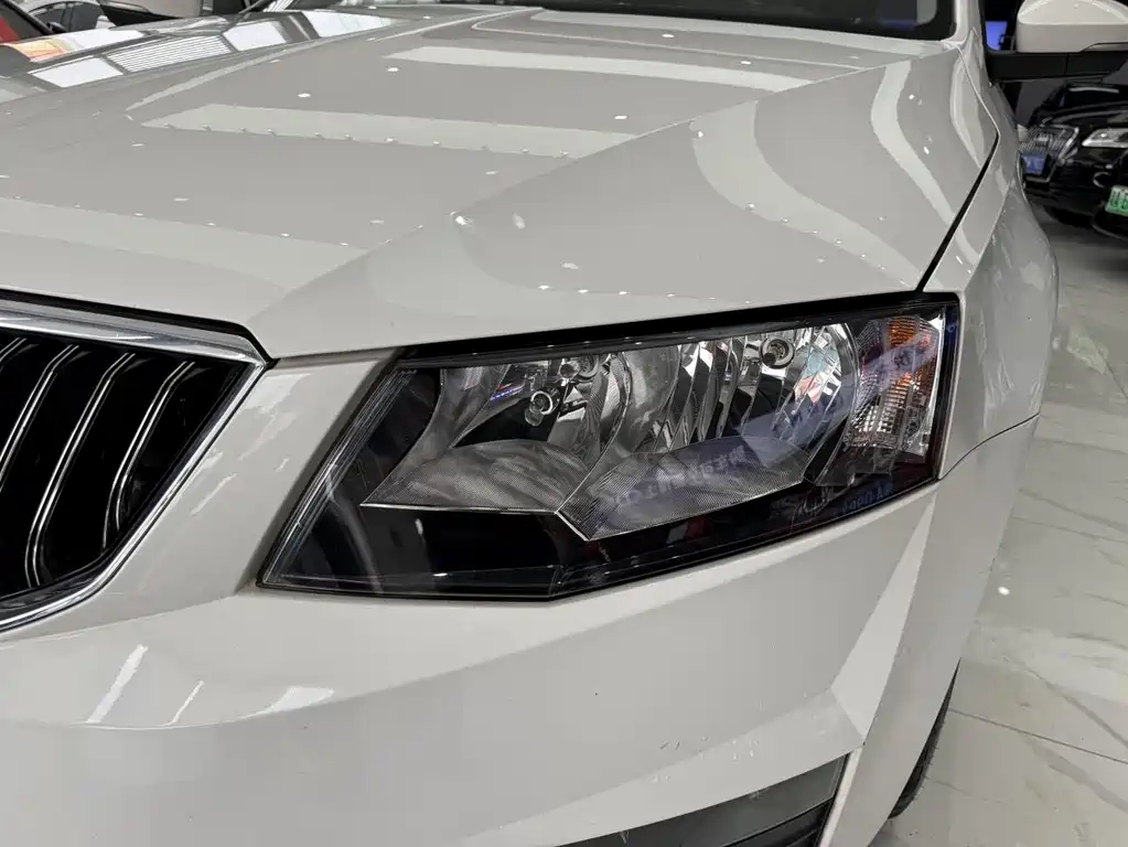 Skoda Octavia 2017 — фото 21