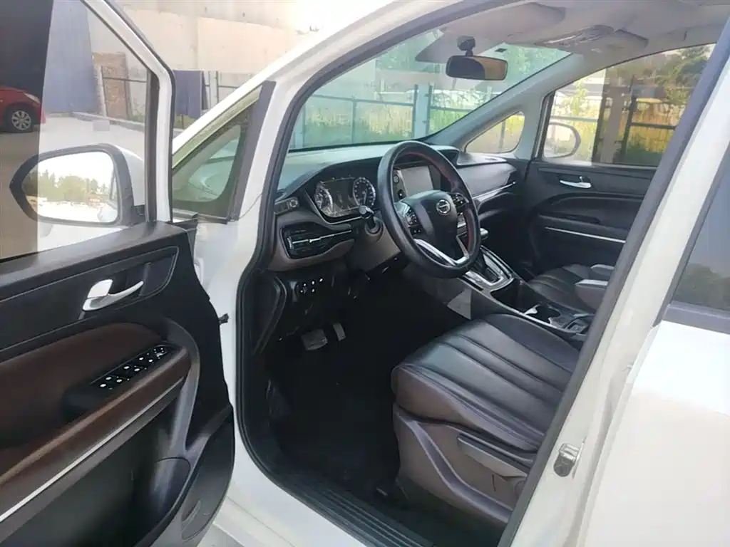 GAC Motor Trumpchi M6 2019 — фото 16
