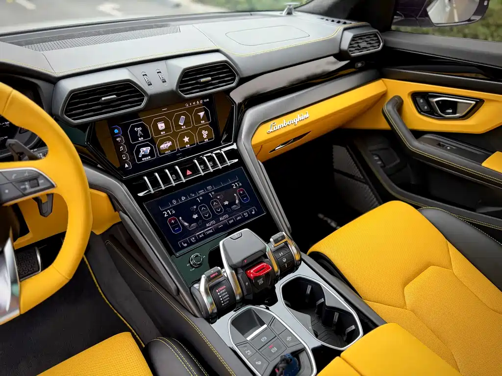 Lamborghini Urus 2022 — фото 19