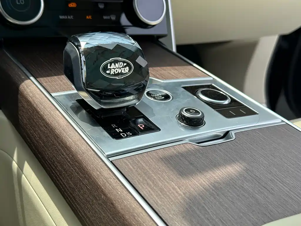 Land Rover Range Rover 2023 — фото 10