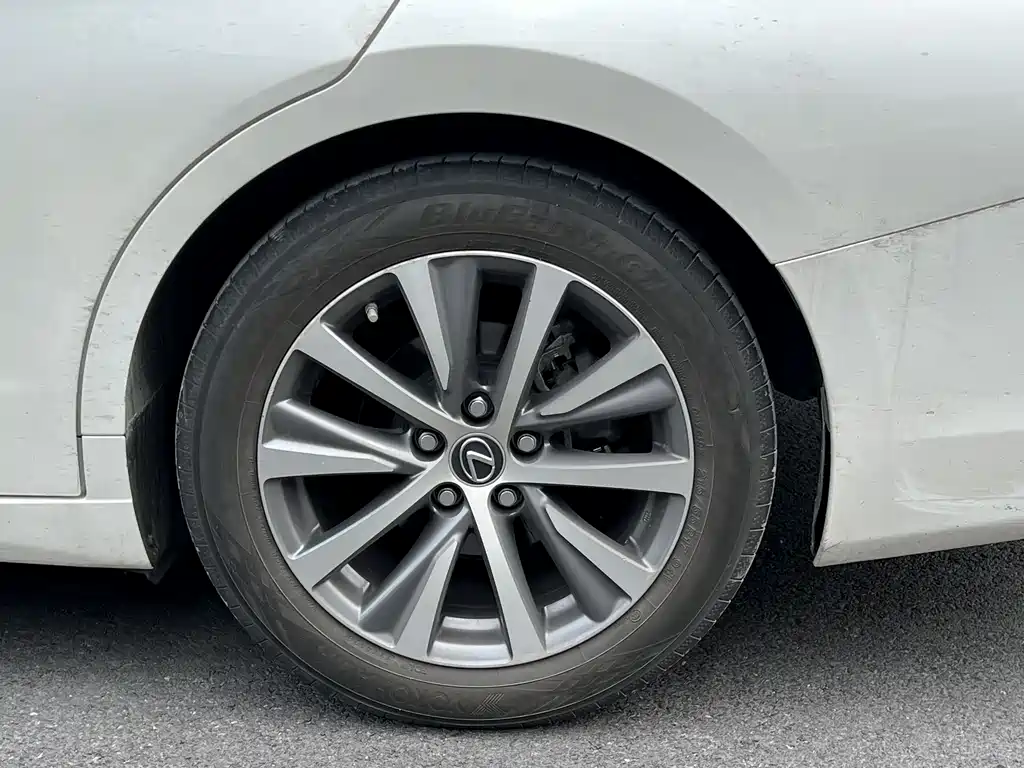 Lexus ES 2021 — фото 17