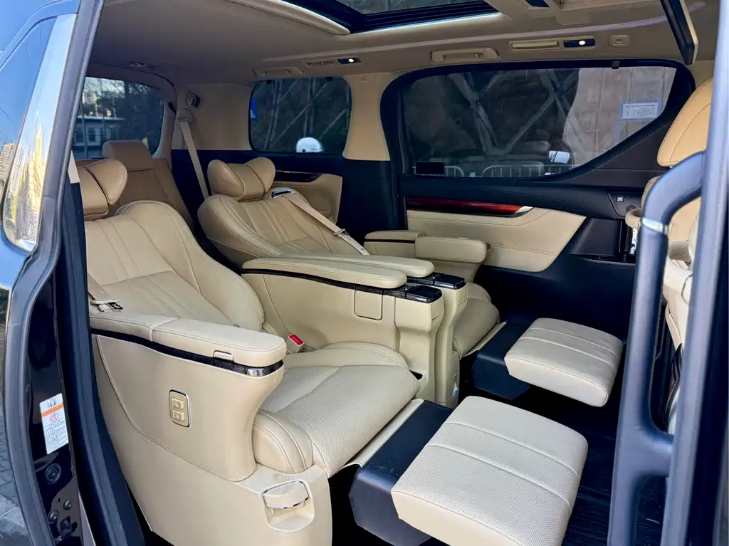 Toyota Alphard 2017 — фото 13