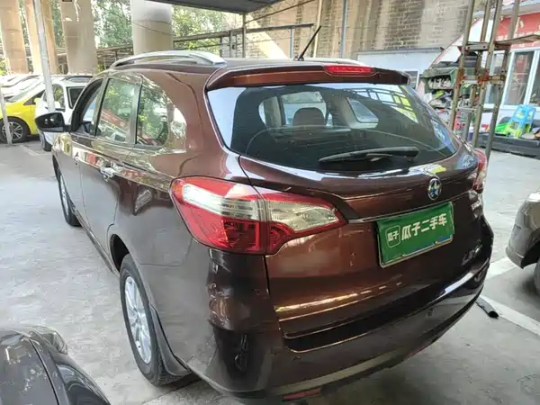 Venucia T70 2015