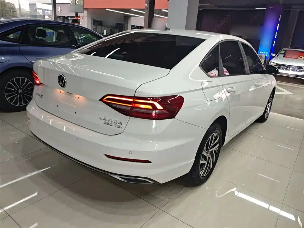Volkswagen Lavida 2022 — фото 5