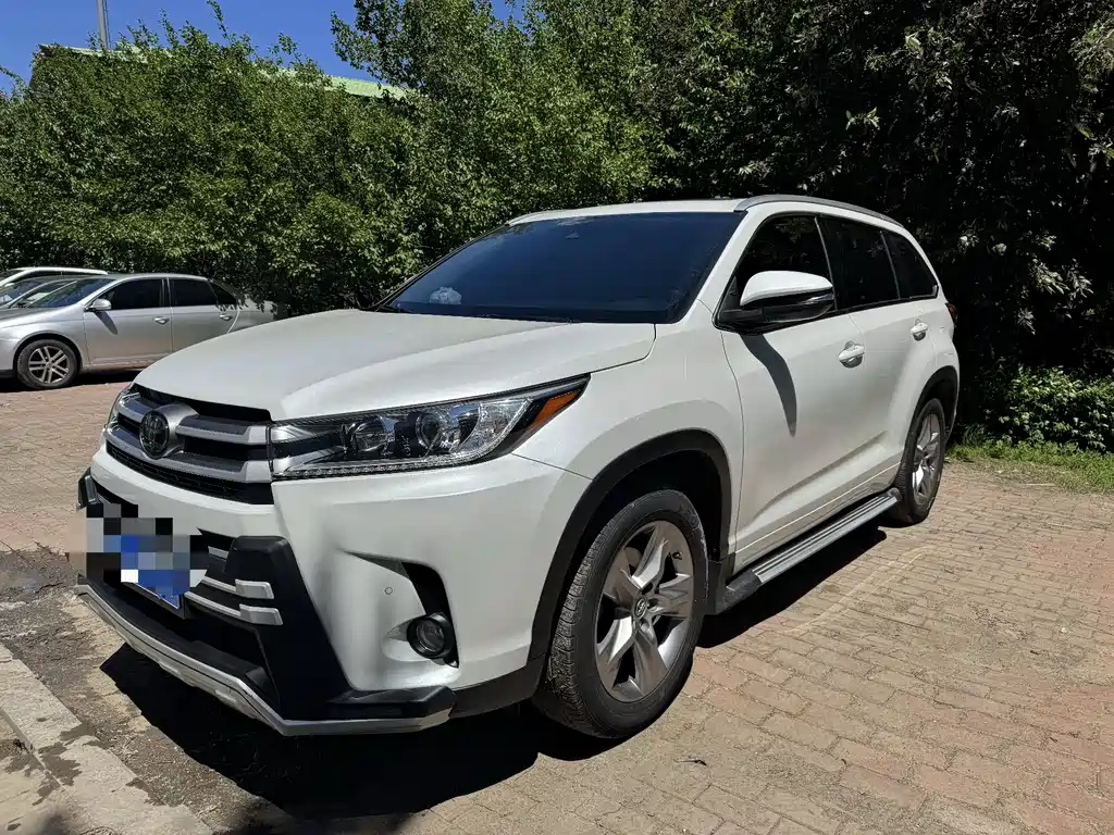 Toyota Highlander 2021 — фото 1