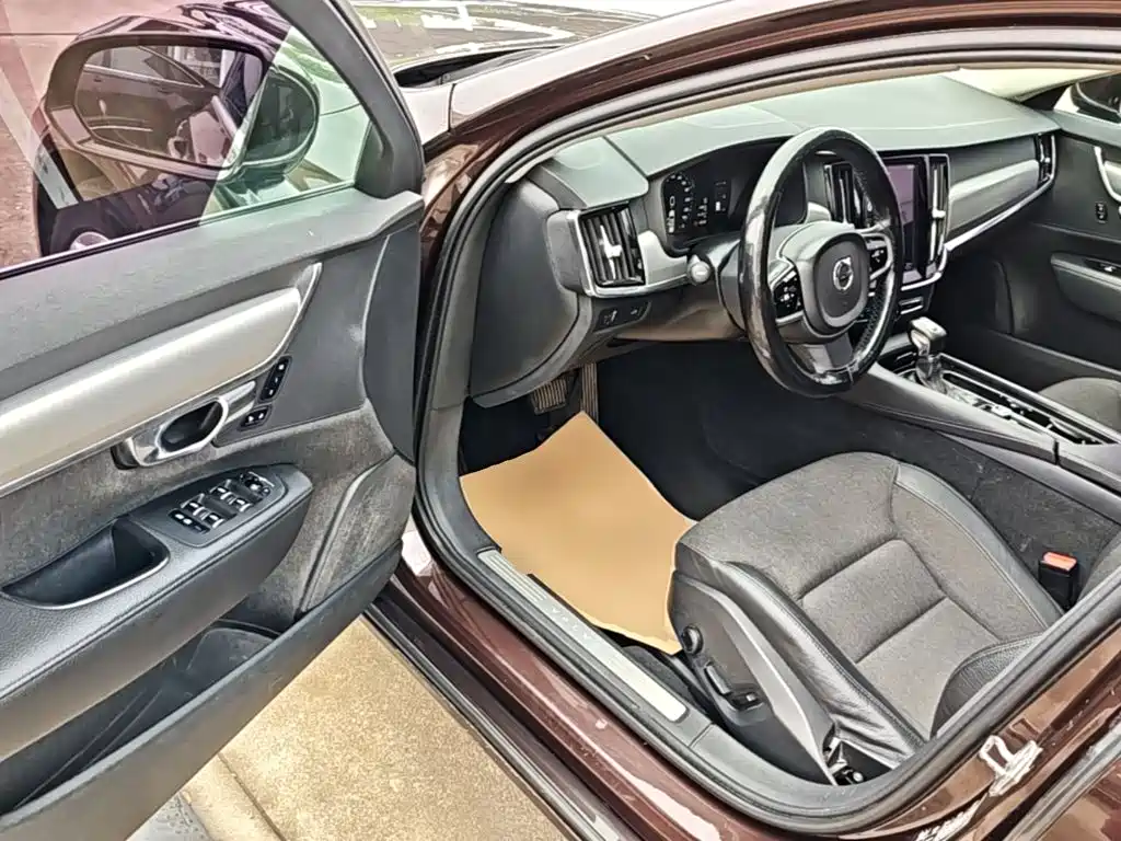 Volvo S90 2018 — фото 16