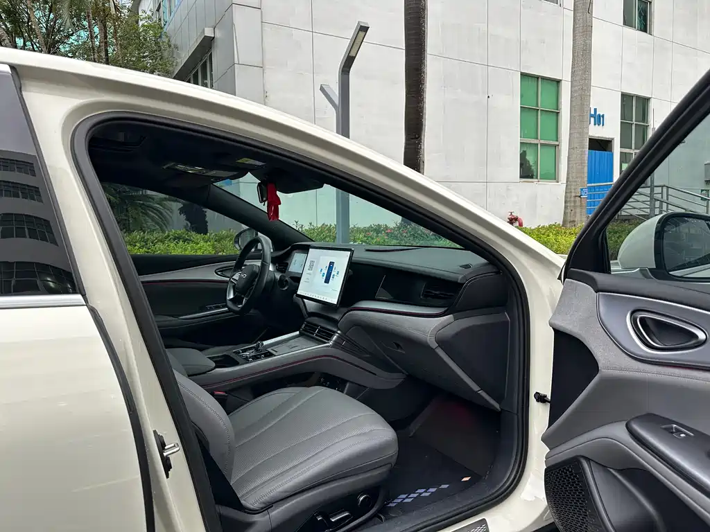 BYD Seal 07 DM-i 2025 — фото 17