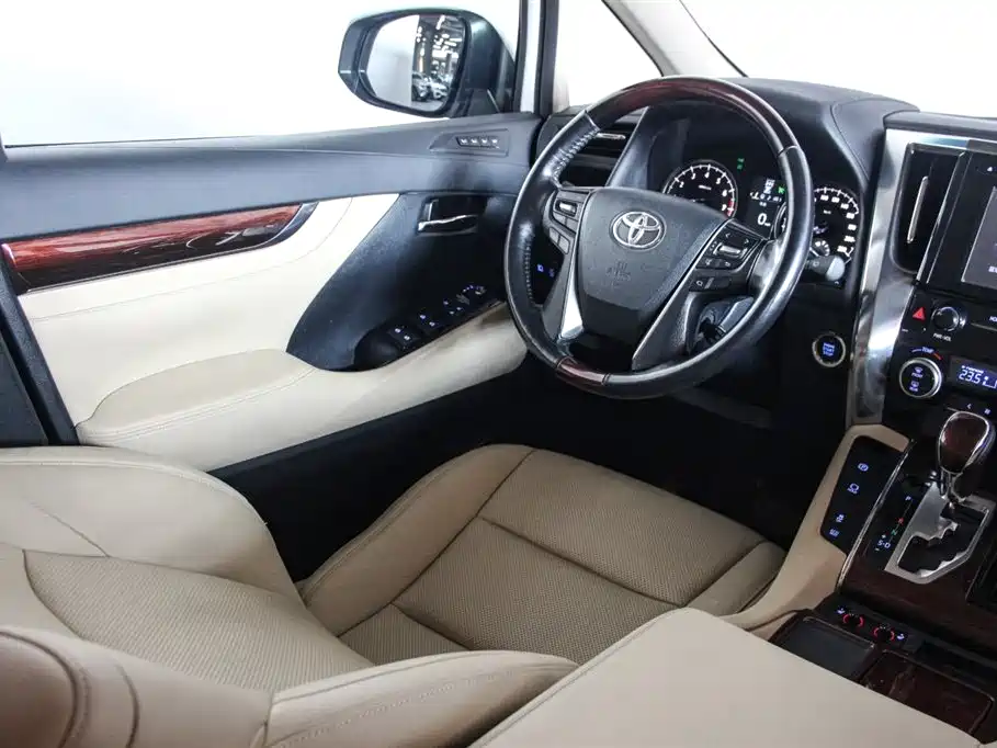 Toyota Alphard 2017 — фото 14