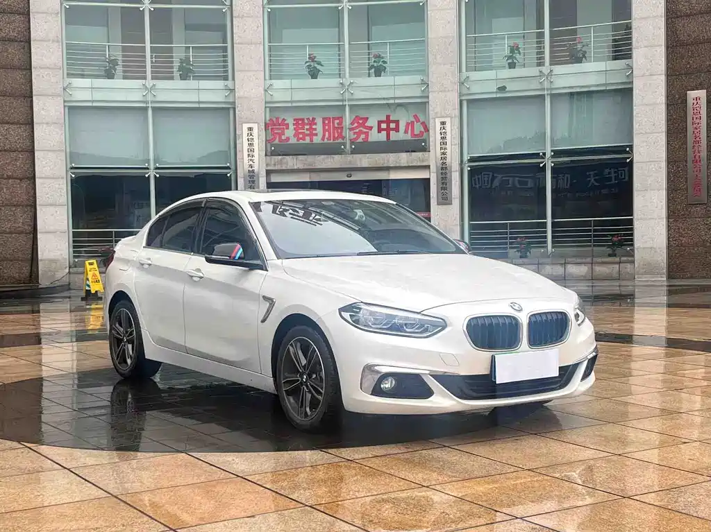 BMW 1 Series 2017 — фото 1