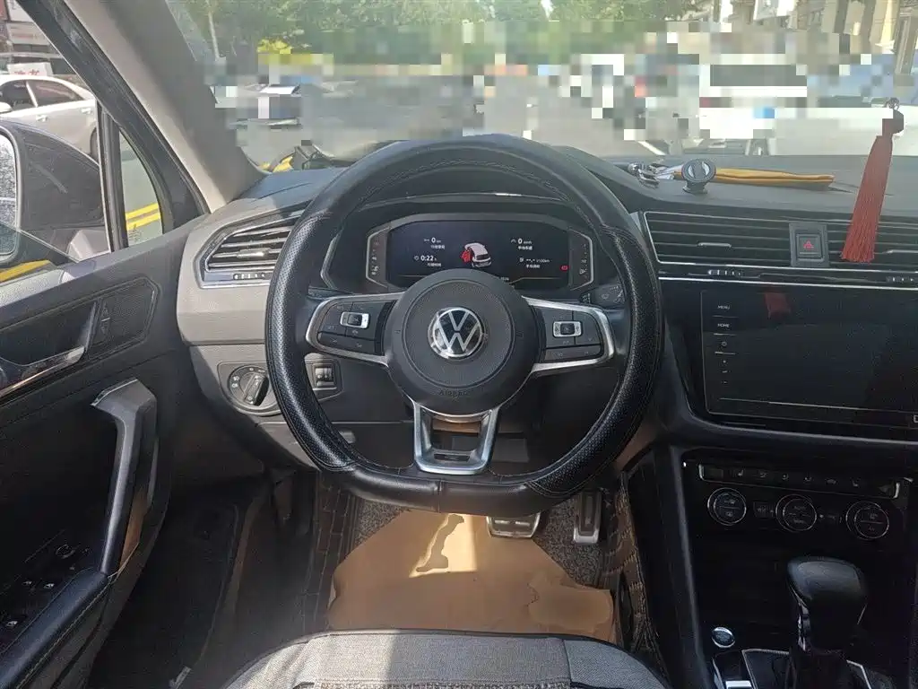 Volkswagen Tiguan L 2021 — фото 11